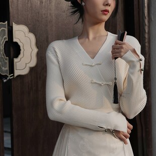 秋新款国风针织衫搭配马面裙上衣盘扣V领黑色新中式修身打底套头