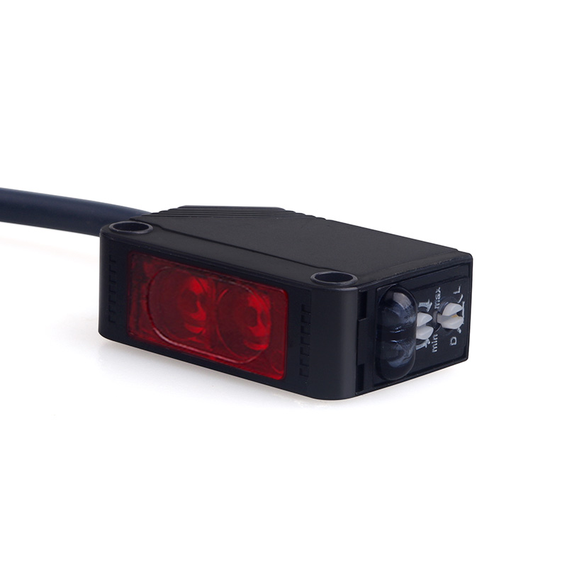 红外线漫反射感应光电开关接近传感器E3Z-R61,R62,R81,R82 LOT