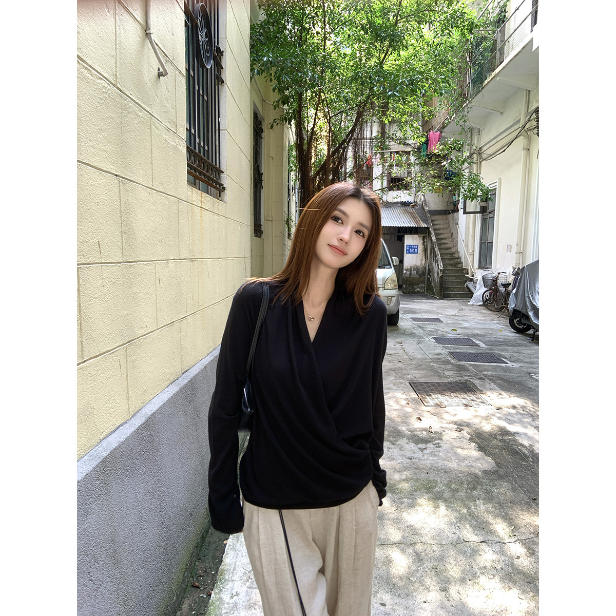 长袖交叉褶皱V领收腰羊毛高级女
