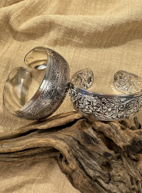 苗族雕花开口做旧民族风手镯