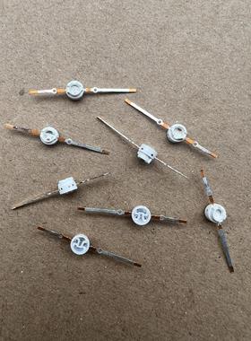 日本KOKUSAI 贴片圆型一字型直脚 黄色 红色两款LED发光管 全新