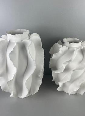 KJJ现代简轻边奢圆形陶瓷白色花瓶样约板房间波浪花插花器博古摆