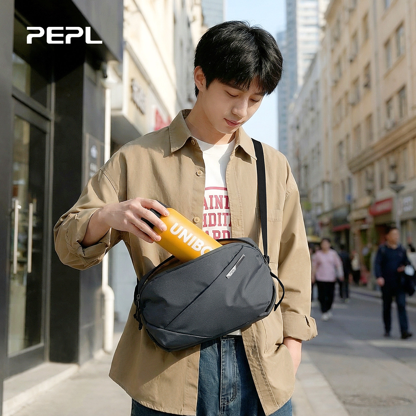 PEPL男士斜挎包2026新款通勤高级感胸包轻便大容量骑行单肩随身包