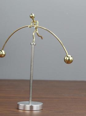 新款直销单脚铁人不倒翁平衡球大力士举重小铁人平衡摆不倒翁减压