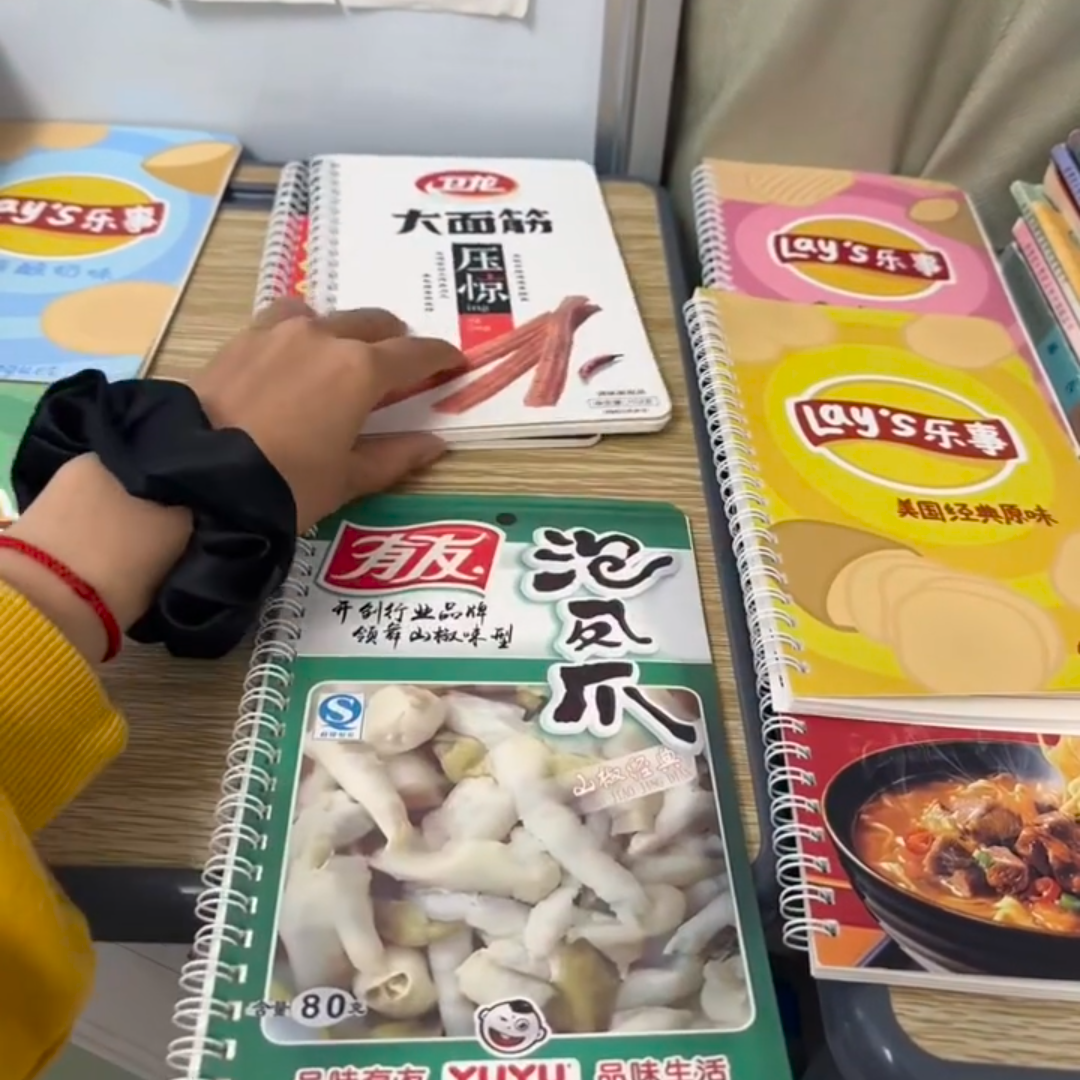 本子凤爪搞怪笔记本辣条大面筋泡面薯片封面学生奇葩文具a5
