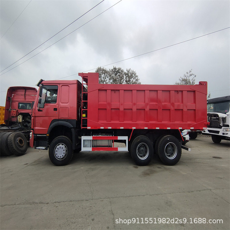 前四后八轮豪沃6*4自卸后翻工程车 375马力宽敞驾驶室 双钢板桥