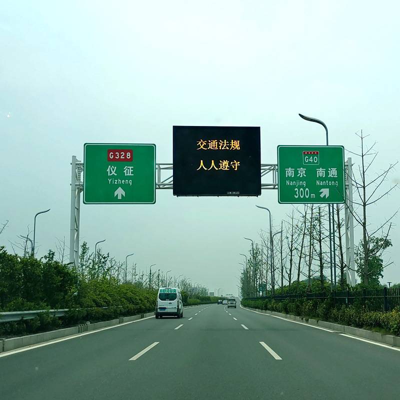 标志牌杆道路指示牌高速公路 铝制反光膜交通标志牌 热镀锌标志杆