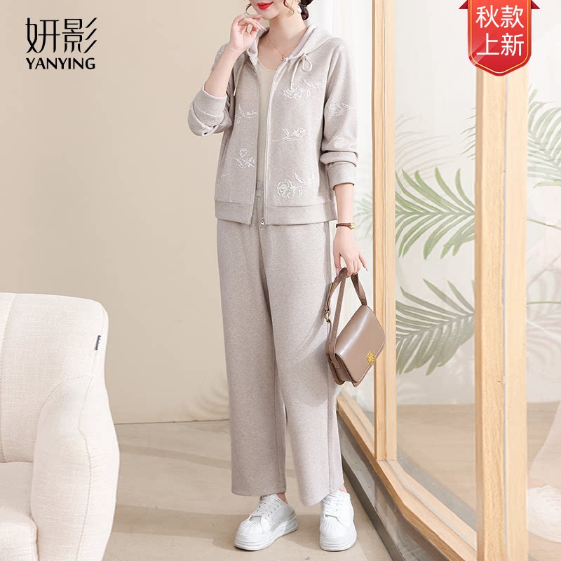 妍影妈妈秋装时尚刺绣运动套装两件套2026新款中老年女春秋外套