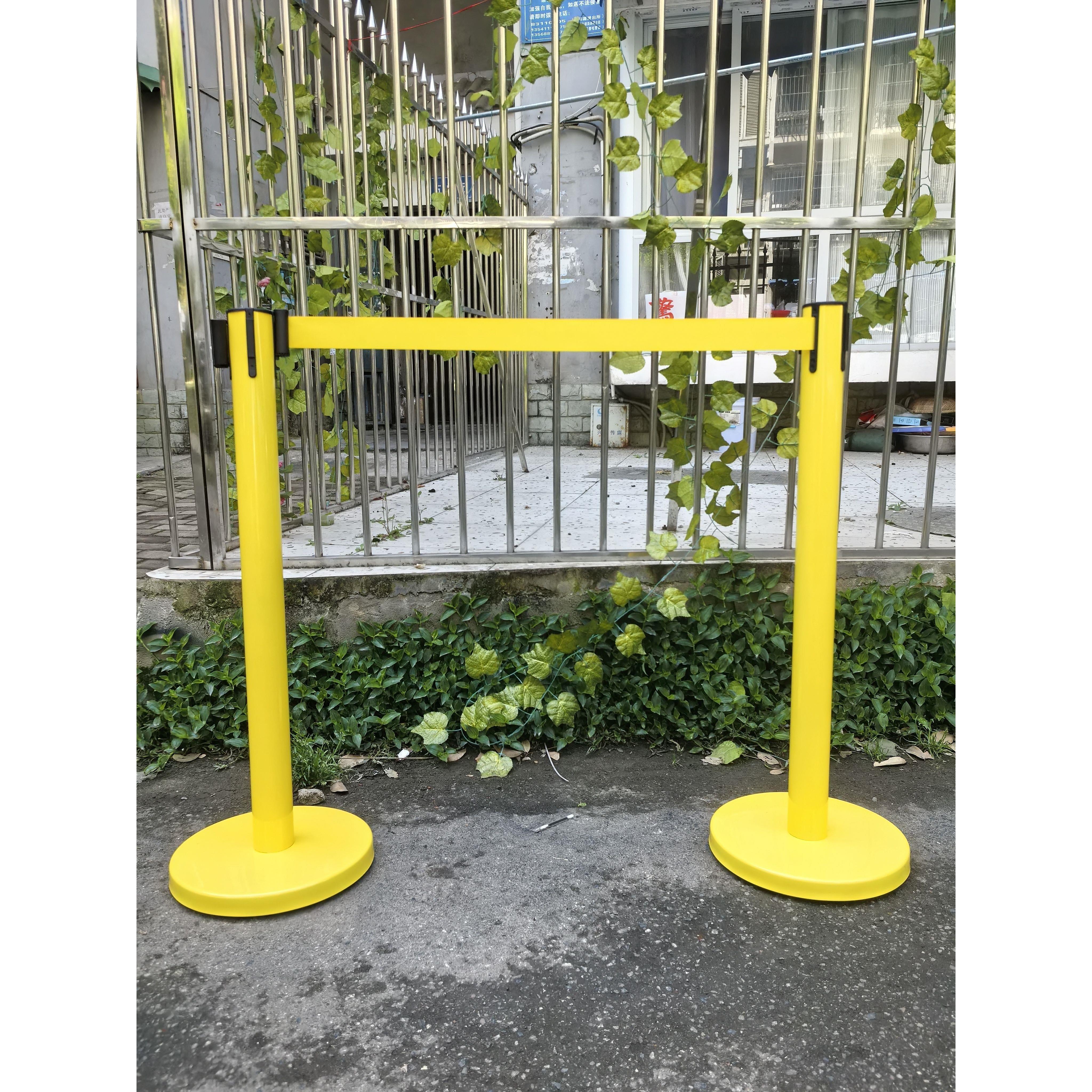 成都现货黄色伸缩栏杆座隔离带活动排队柱安全护栏围栏一米礼宾柱