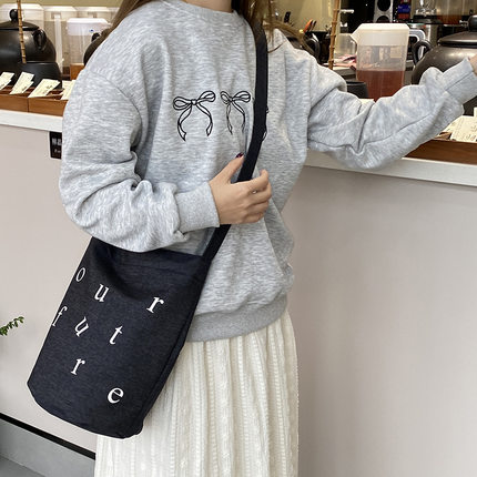 日系牛仔水桶包包女百搭大容量斜挎包2025新款便携通勤包