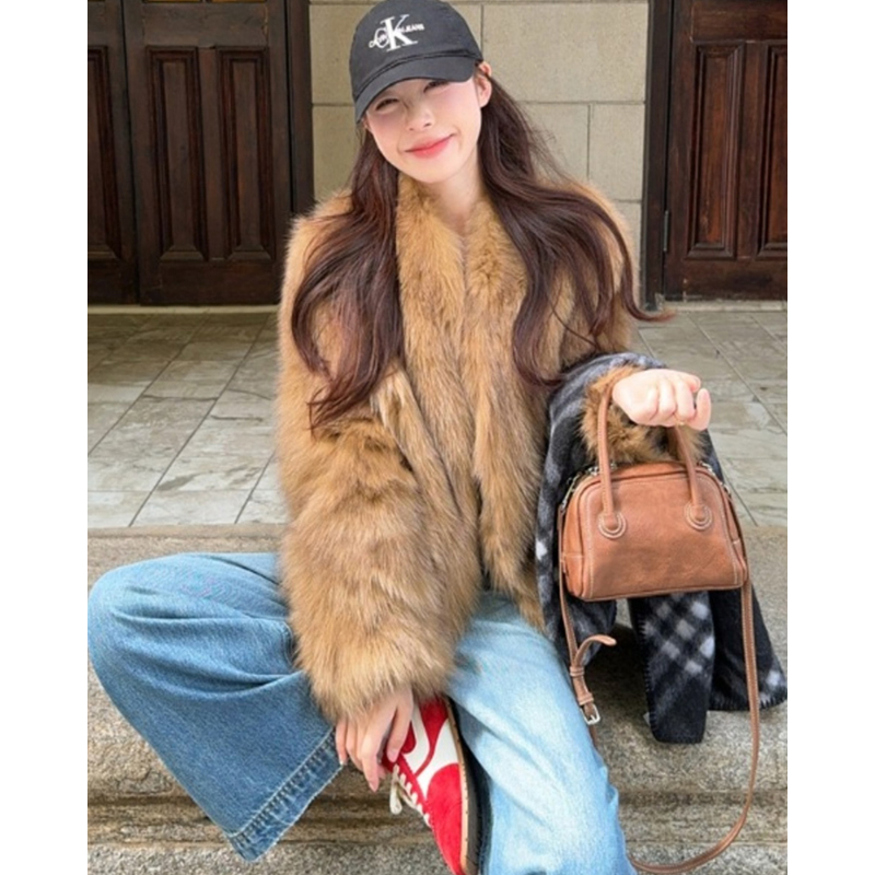 皮毛一体毛茸茸外套女秋冬2025新款显瘦上衣潮B2414