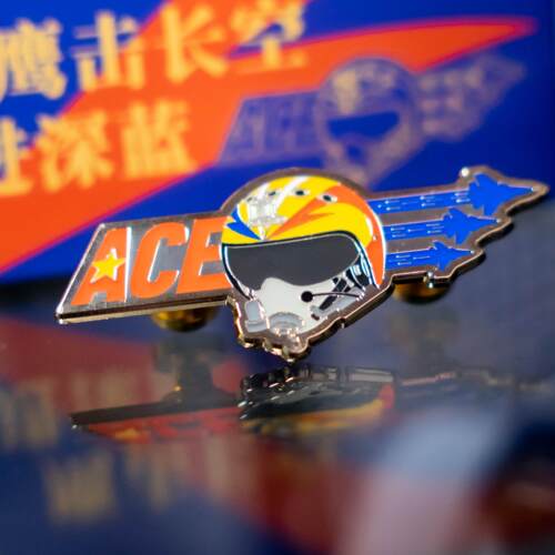 浩茑Ace金头盔金属徽章