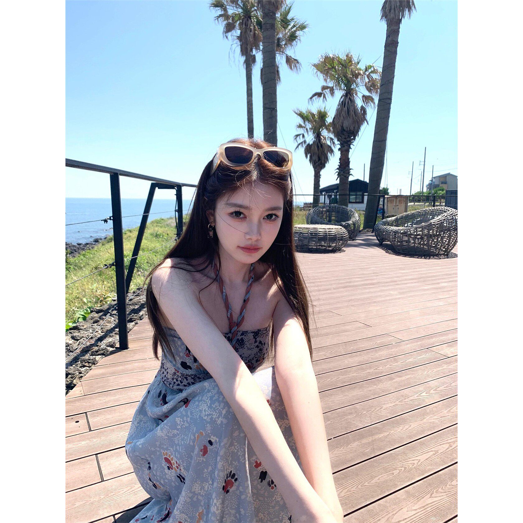 泰兰德穿搭碎花挂脖连衣