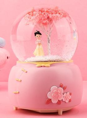 直销新款古风汉服女孩水晶球音乐盒旋转发光送生日情人树脂摆件创