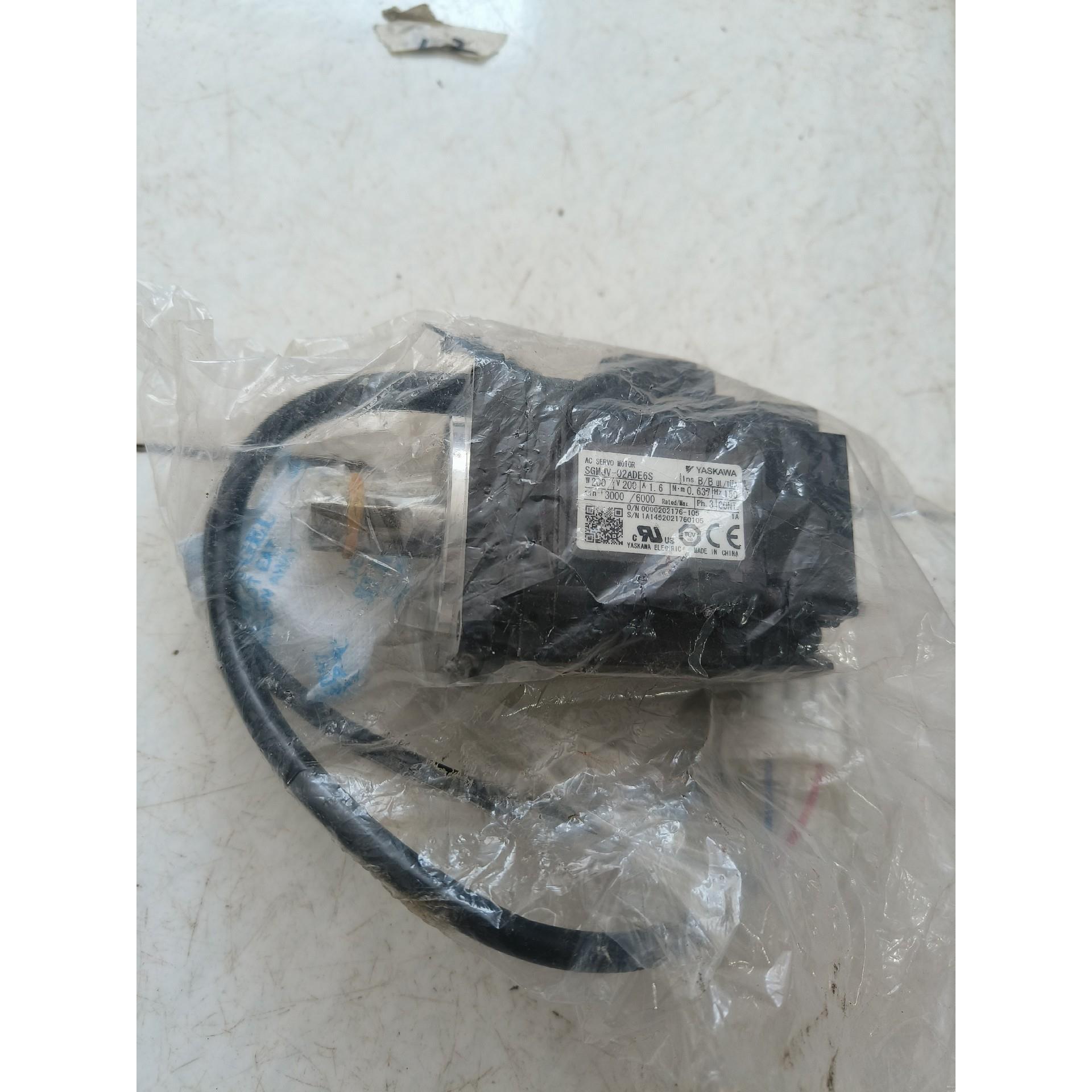 全新安川伺服电机   SGMJV -02ADE6S