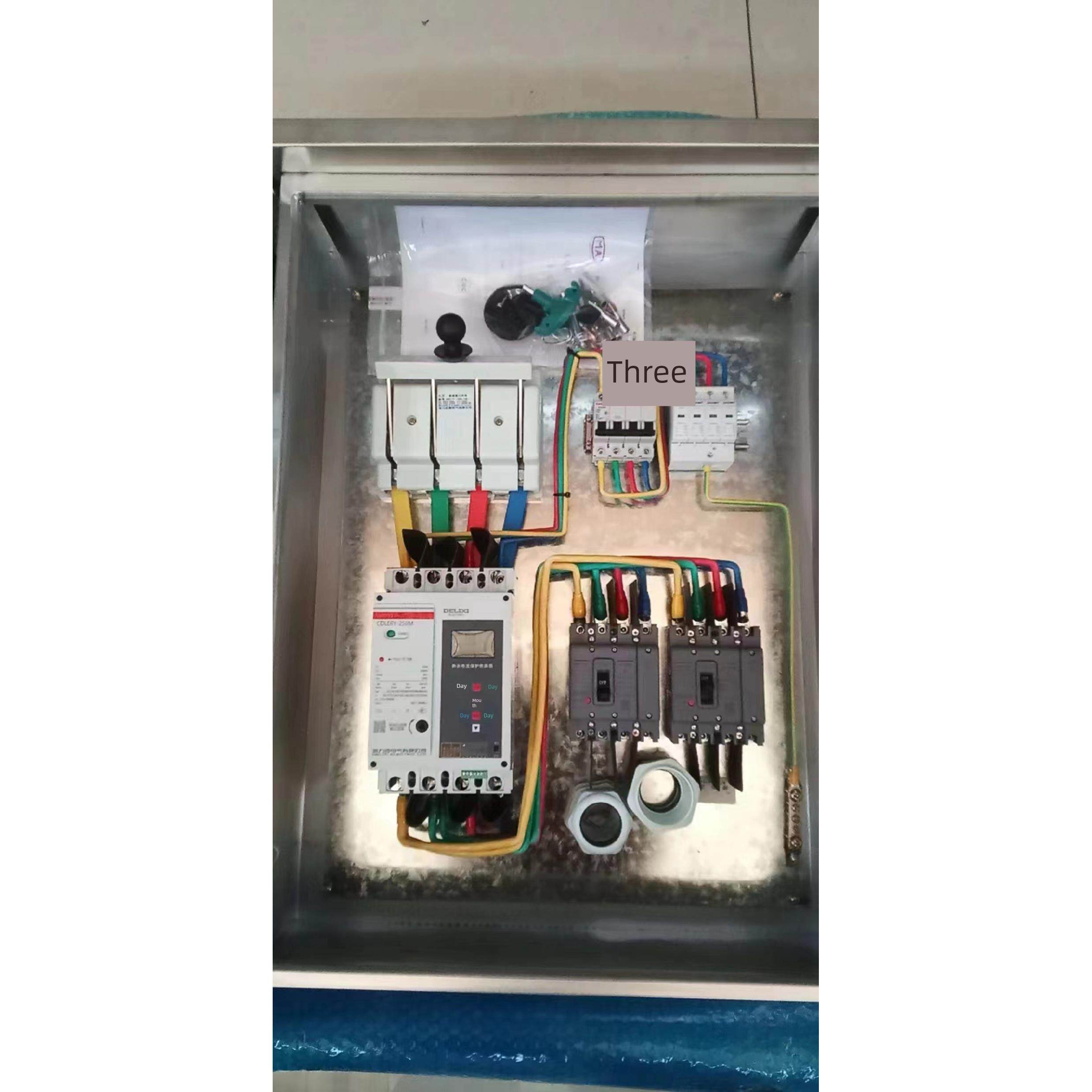 二进一出汇流箱防孤岛重合闸断路器配电箱110KW二汇一并网箱光伏