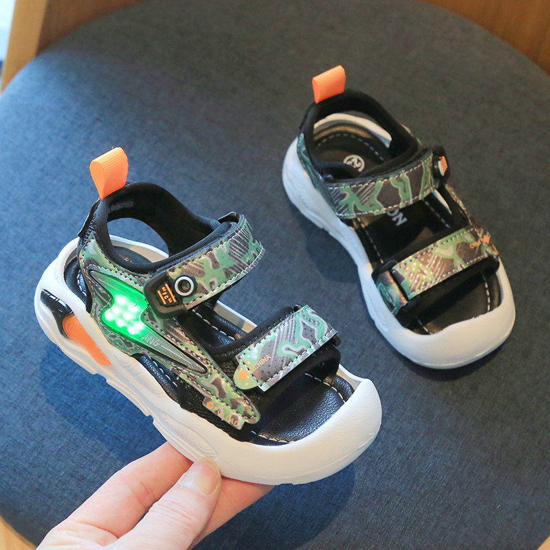 儿童凉鞋男童软底防滑发光24岁3男宝沙滩鞋迷彩色小男孩运动凉鞋
