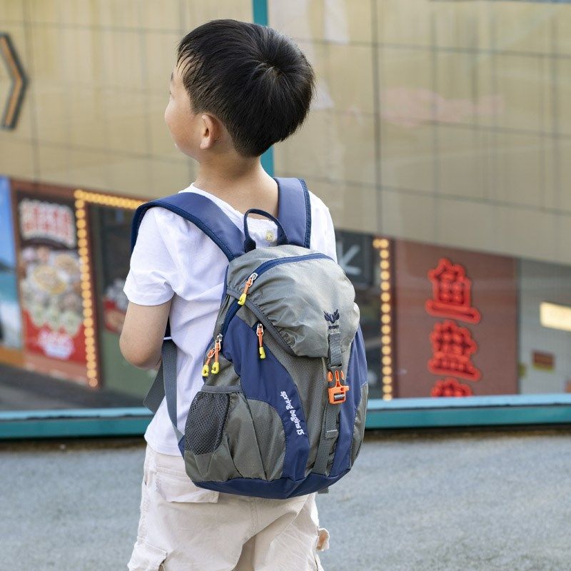 儿童旅行背包男孩户外轻便小双肩包出游男童超轻小学生书包旅游