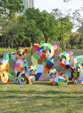 户外彩绘几何熊猫雕塑社区样品屋展示中心彩色块面动物玻璃纤维雕