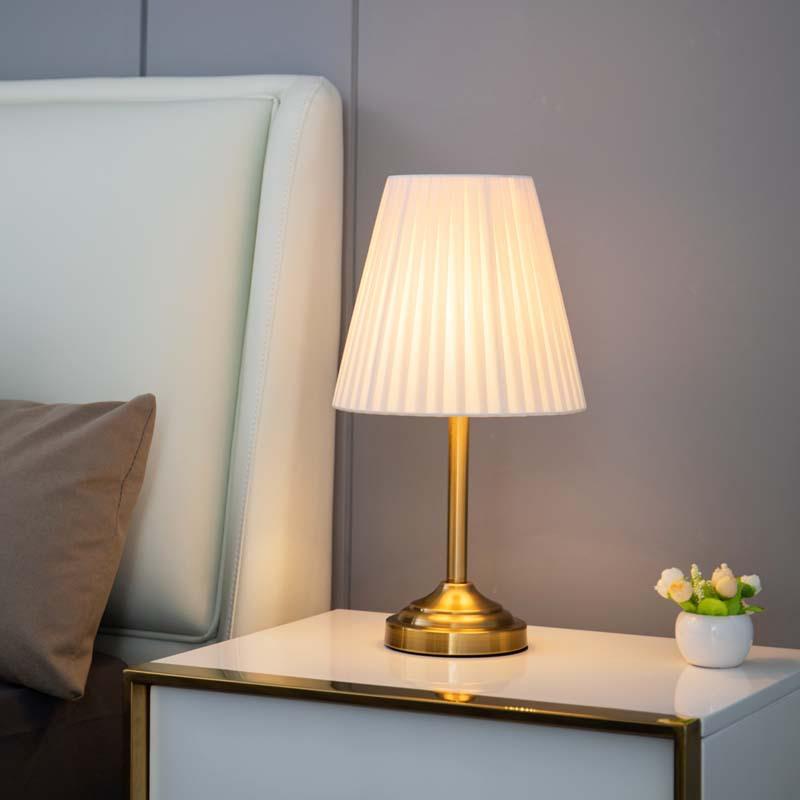 卧室床头台灯简约轻奢现代美式感网红温馨结婚主卧床头灯