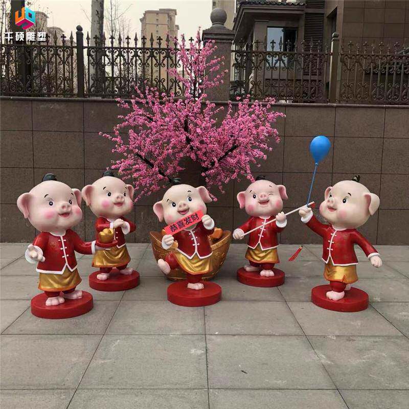 现货玻璃钢卡通小猪雕塑猪年新年吉祥物美陈道具装饰品景观摆件
