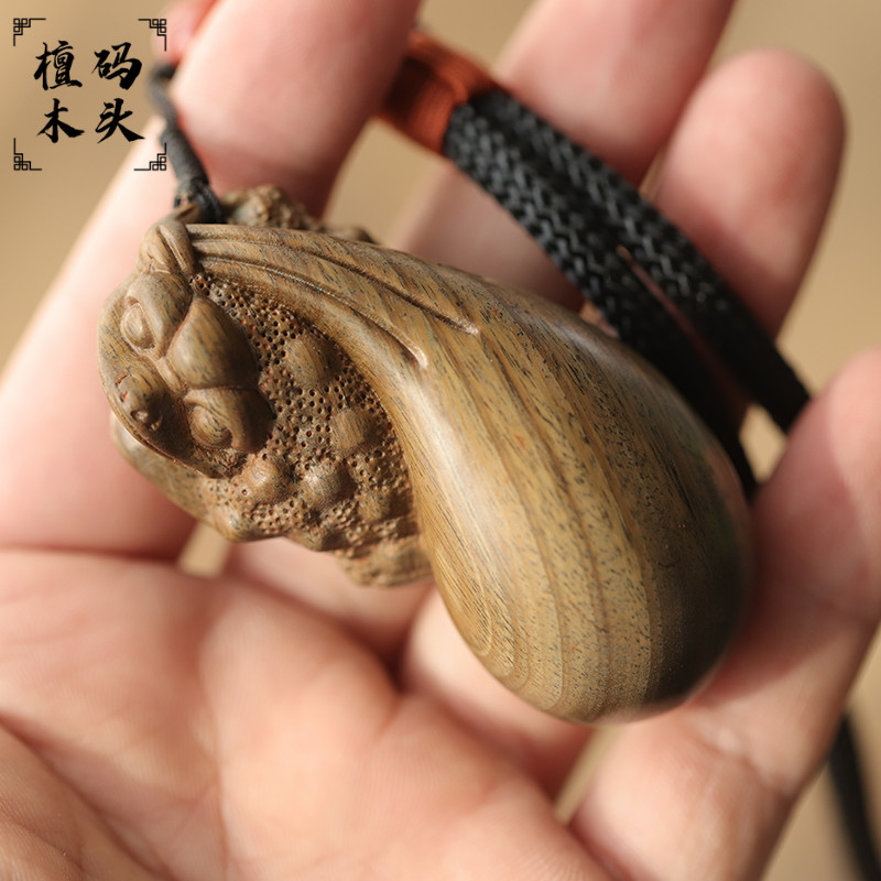 天然绿檀木雕金蟾运财钱袋手把件文玩把玩物件男士随身招财手玩件