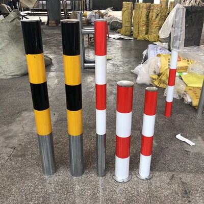 镀锌钢管警示柱红白道路桩防撞柱道口桩停车桩隔离柱防撞杆铁立柱