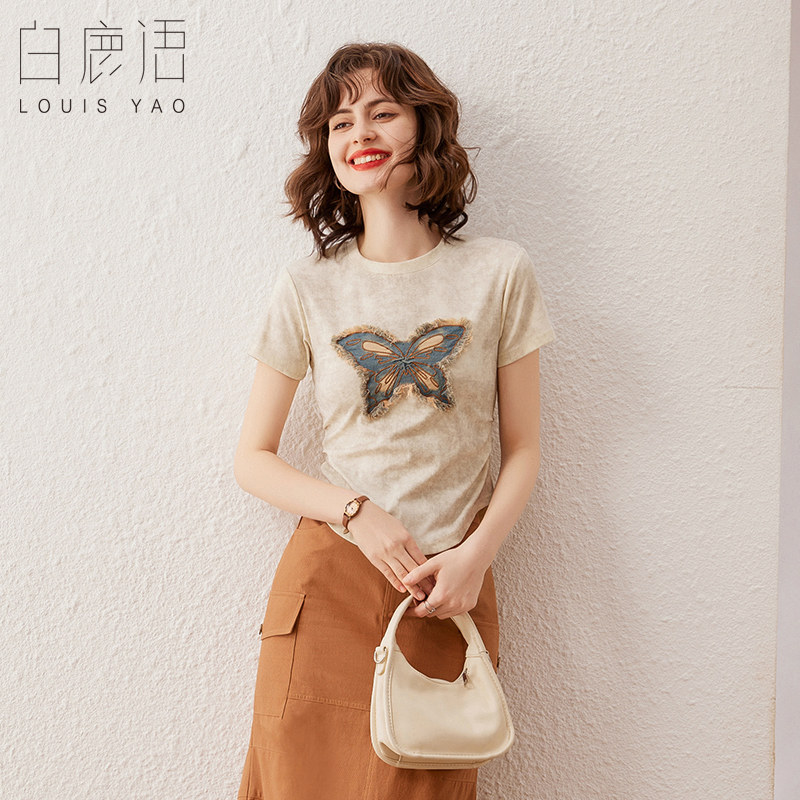 白鹿语时尚蝴蝶水洗绣花贴26夏新款圆领两侧缩褶修身短袖女式T恤