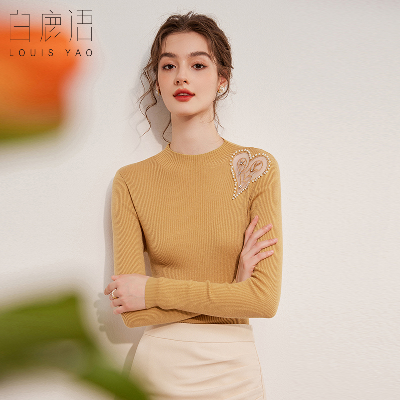 白鹿语爱心钉珠绣花毛衣2024冬款时尚优雅圆领修身长袖女式针织衫