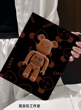 卡通棕黑色机器熊iPad保护壳带笔槽全包防摔硅胶书本翻盖式磁吸蚕丝纹pro第10代ipad保护套平板9代平板保护壳