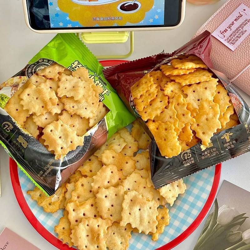 薄脆轻脆小饼干芥末鳕鱼味照烧牛肉味独立小包装办公室零食小吃