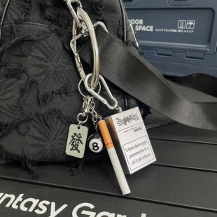 cleanfit仿真烟灰盒钥匙链挂件个性包挂黑8发财创意百搭腰间配饰
