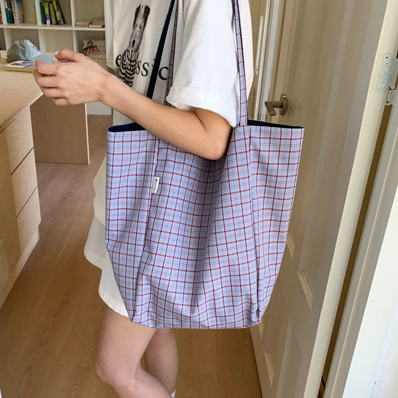 2025新款双面格子帆布水桶包女大容量通勤韩系百搭学生上课单肩包