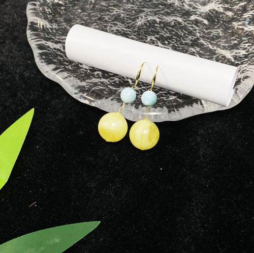 【Q .Jewelry】琥珀白花蜡圆珠耳钩 略有不同