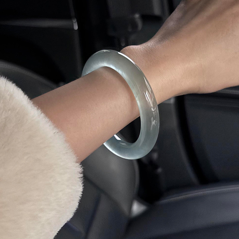 仟喜梵&ldquo;山含黛&rdquo;石英岩玉手镯子女士款冰透蓝水缅甸玉镯正品处理