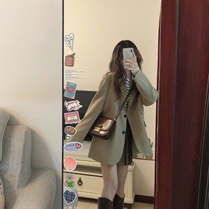 高级设计感秋季西装条纹针织打底衫卡其色百褶裙套装