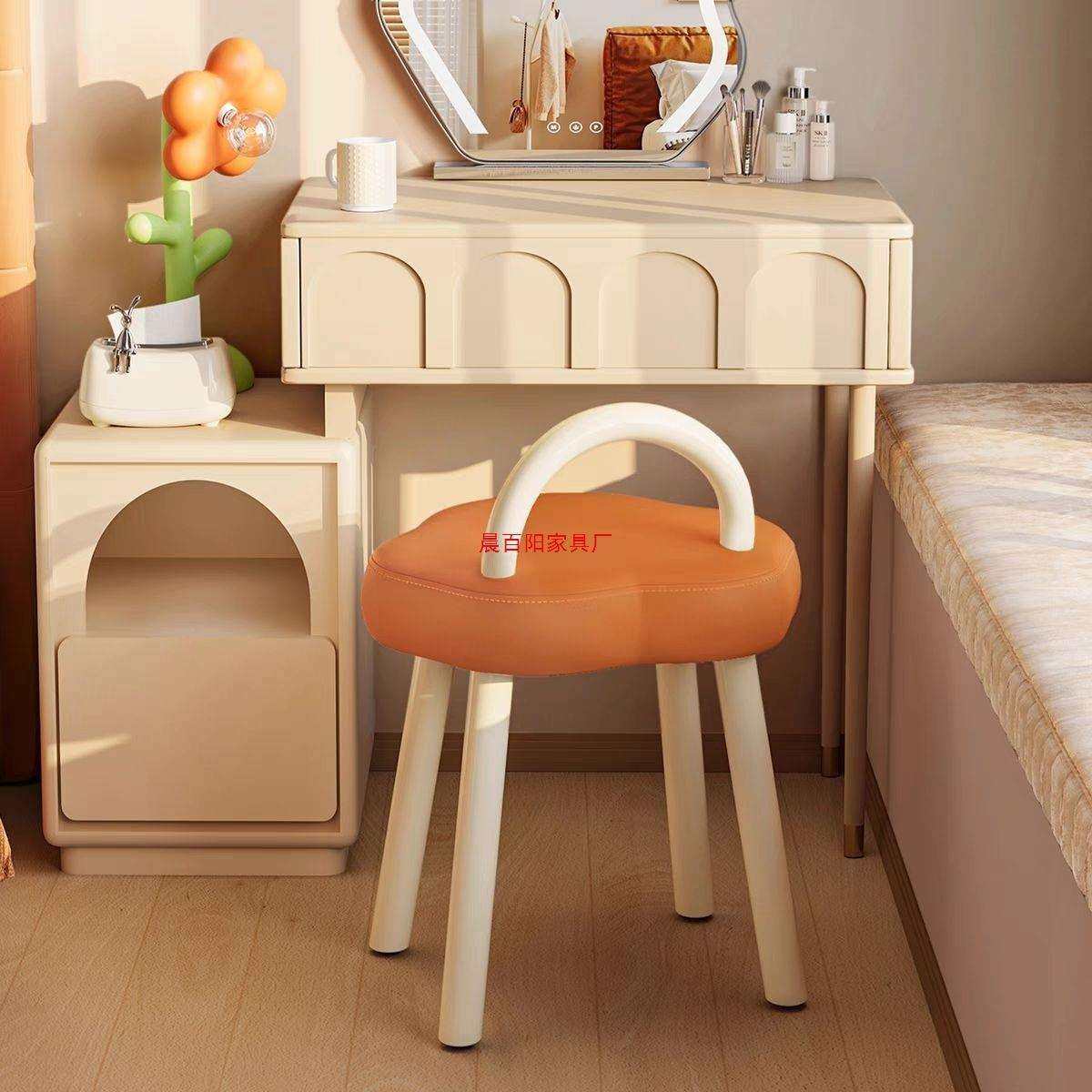 网红女生现代简约椅子奶油化妆凳子梳妆台卧室梳妆凳家用美甲凳子,3C数码配件,USB灯,淘宝优惠券,粉丝福利购,淘宝优惠卷