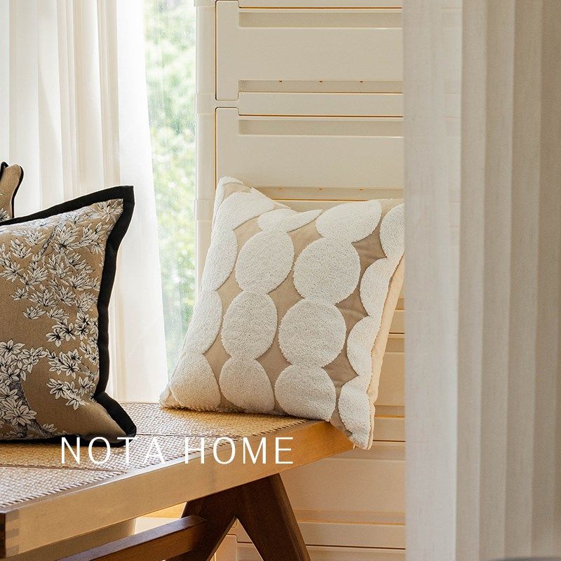 轻奢法式风抱枕沙发客厅高级感靠垫床上抱枕车载长条腰枕棕色枕套