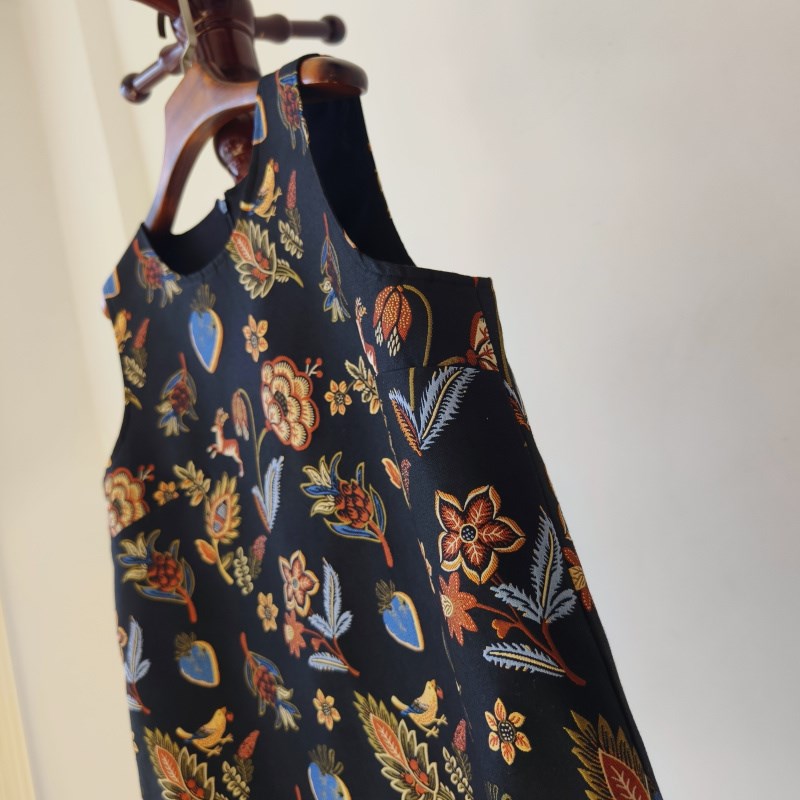 短款无袖连衣裙女秋冬季高级感内搭外穿背心裙气质遮肚子A字裙子