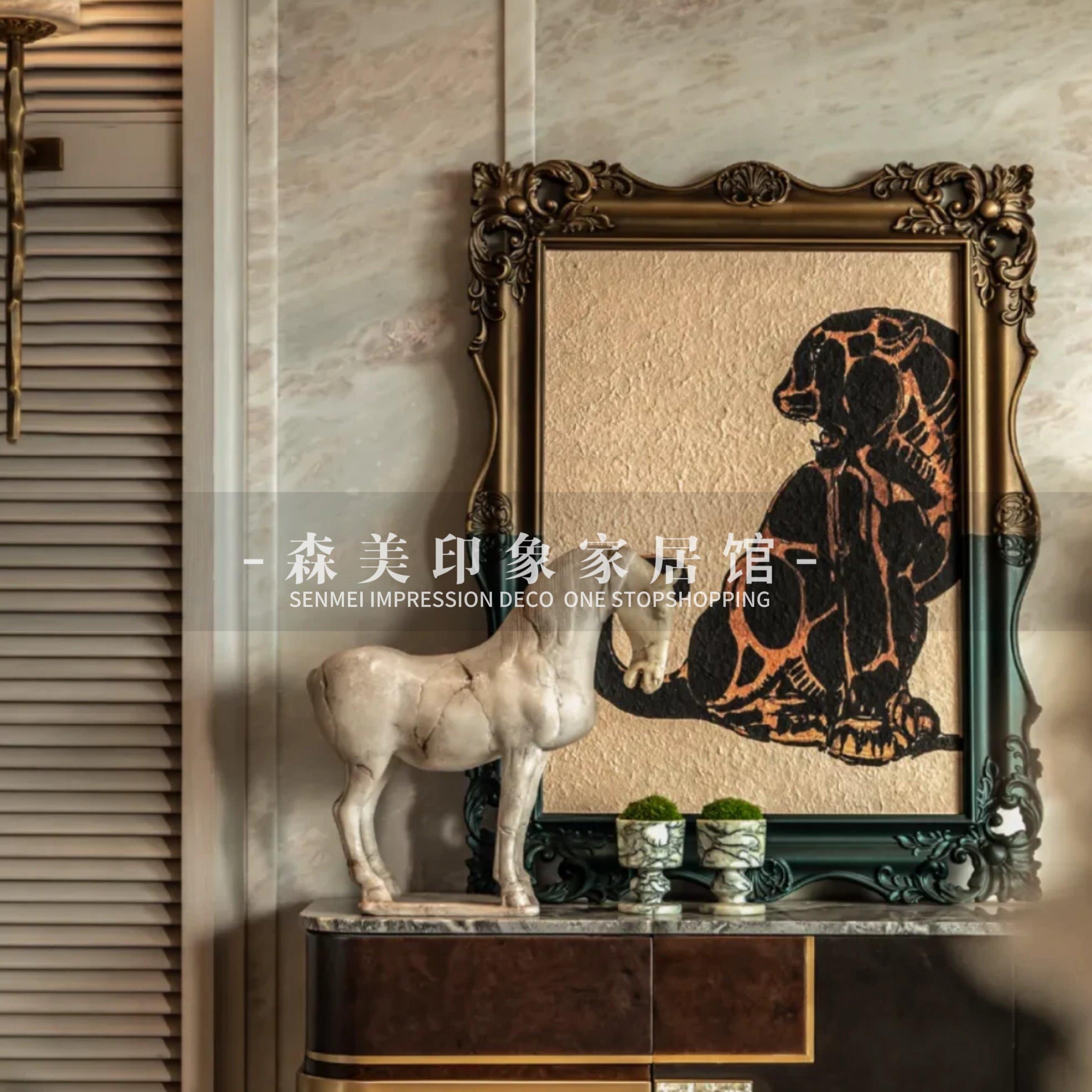 中古典雅样板间客厅玄关摆件装饰画搭配组合软装雕塑马艺术装饰品