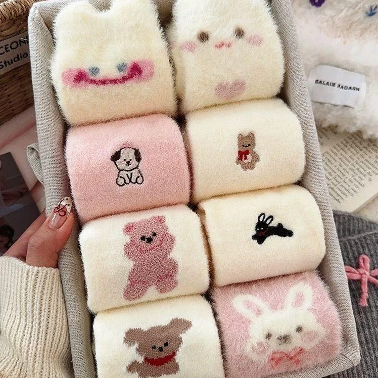 秋冬新款袜子女中筒袜可爱卡通女生加绒加厚保暖毛绒月子睡眠袜s