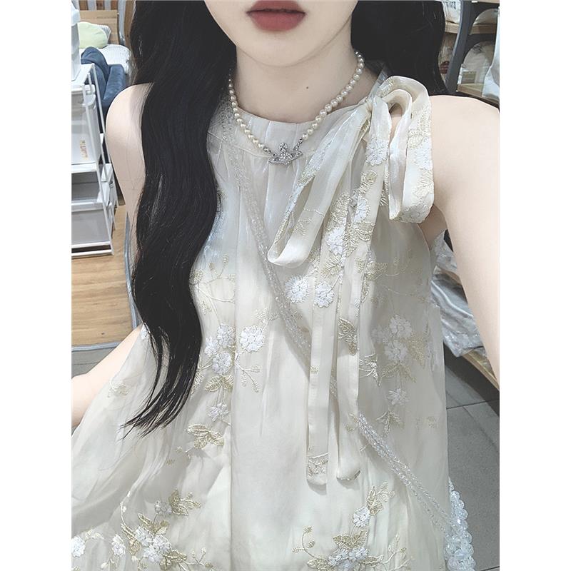 法式初恋刺绣无袖挂脖连衣