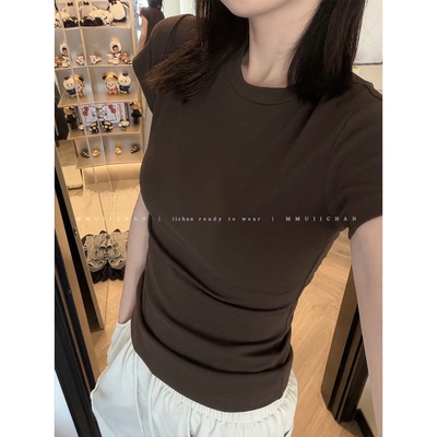 MMUIICHAN 显白咖T 这个版型有点爽!! 把我都给穿好看了的瘦瘦T恤