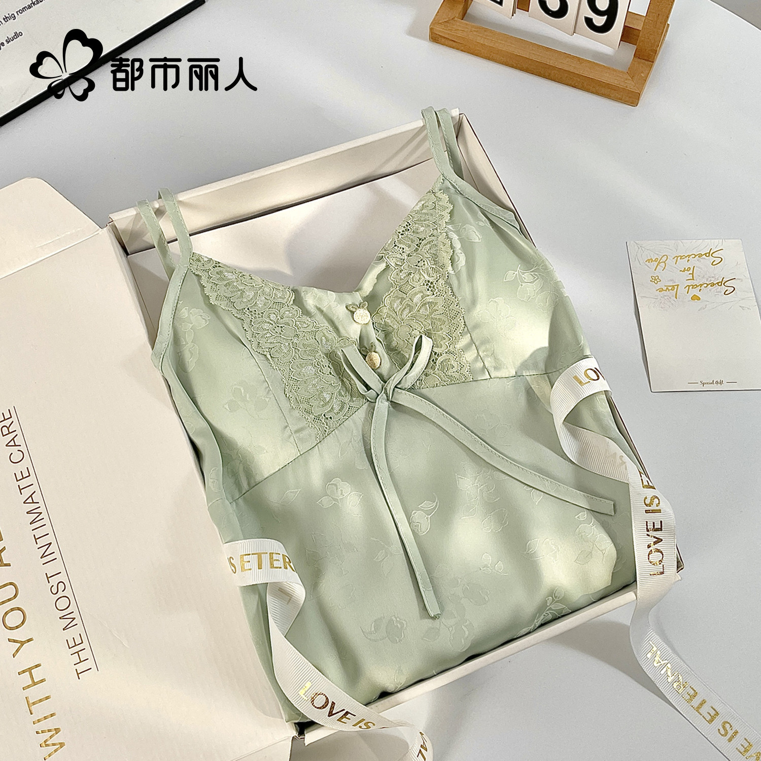 都市丽人睡裙冰丝吊带蕾丝凉感纯欲风带胸垫春夏新款睡衣女礼盒装