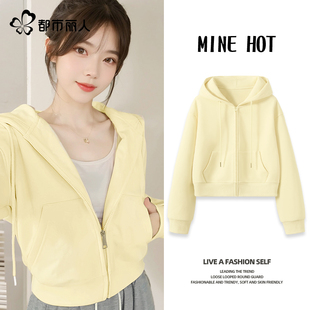 都市丽人短款外套女春季薄款小个子鹅黄色开衫2026巨好看的卫衣Y