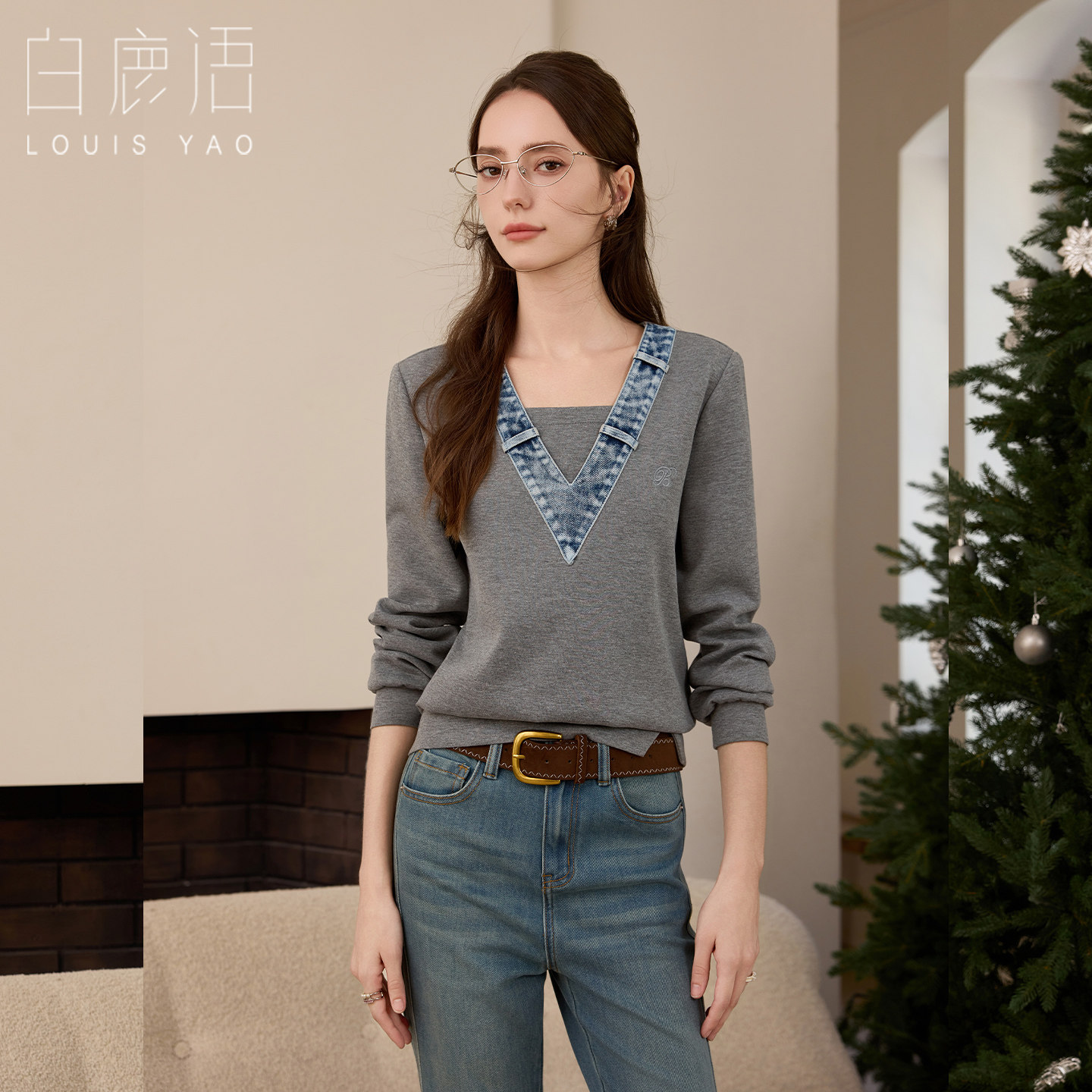 白鹿语针织微弹假两件卫衣女26秋冬V领拼接刺绣落肩休闲减龄上衣