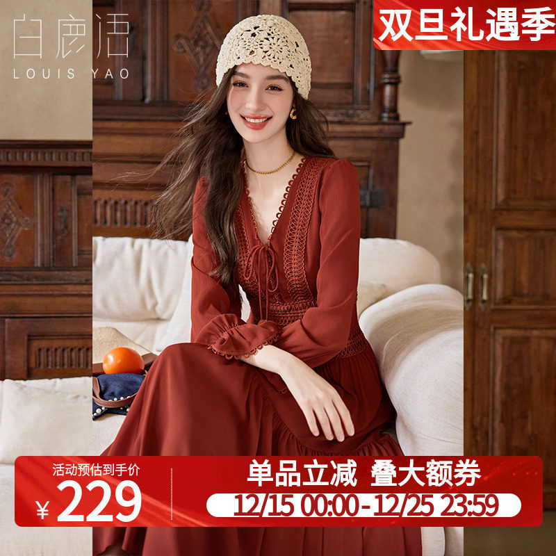 白鹿语法式复古V领绑带连衣裙2025秋新款设计感收腰花边红色长裙