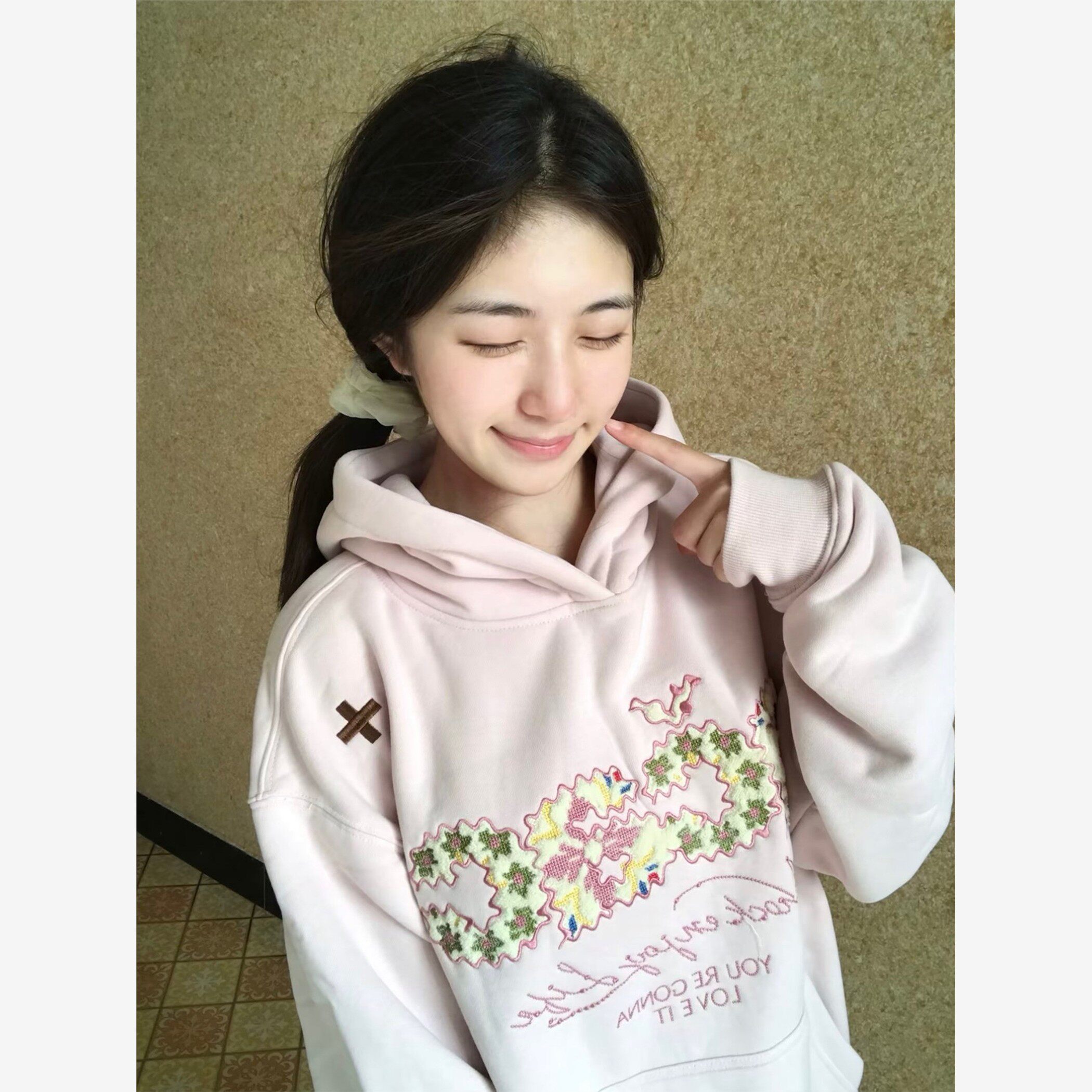 粉色贴布字母刺绣连帽卫衣女秋冬宽松甜酷慵懒风套头长袖外套上衣