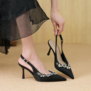 黑色包头凉鞋女夏季细跟气质红底高级感水钻绸缎尖头一字带高跟鞋