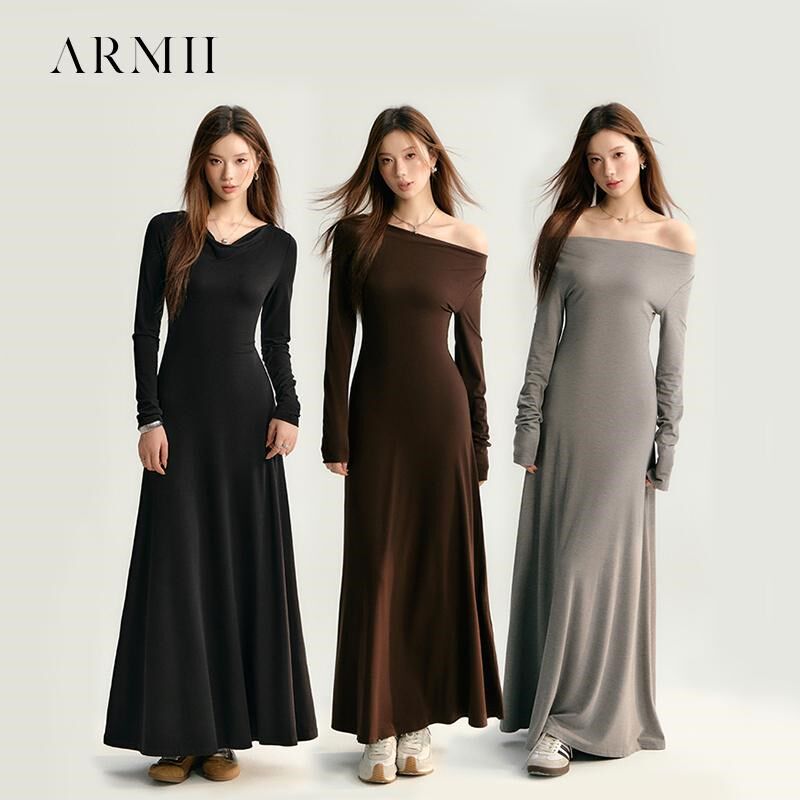 ARMII一字领斜肩露肩连衣裙女长袖a字裙黑色长裙子针织秋